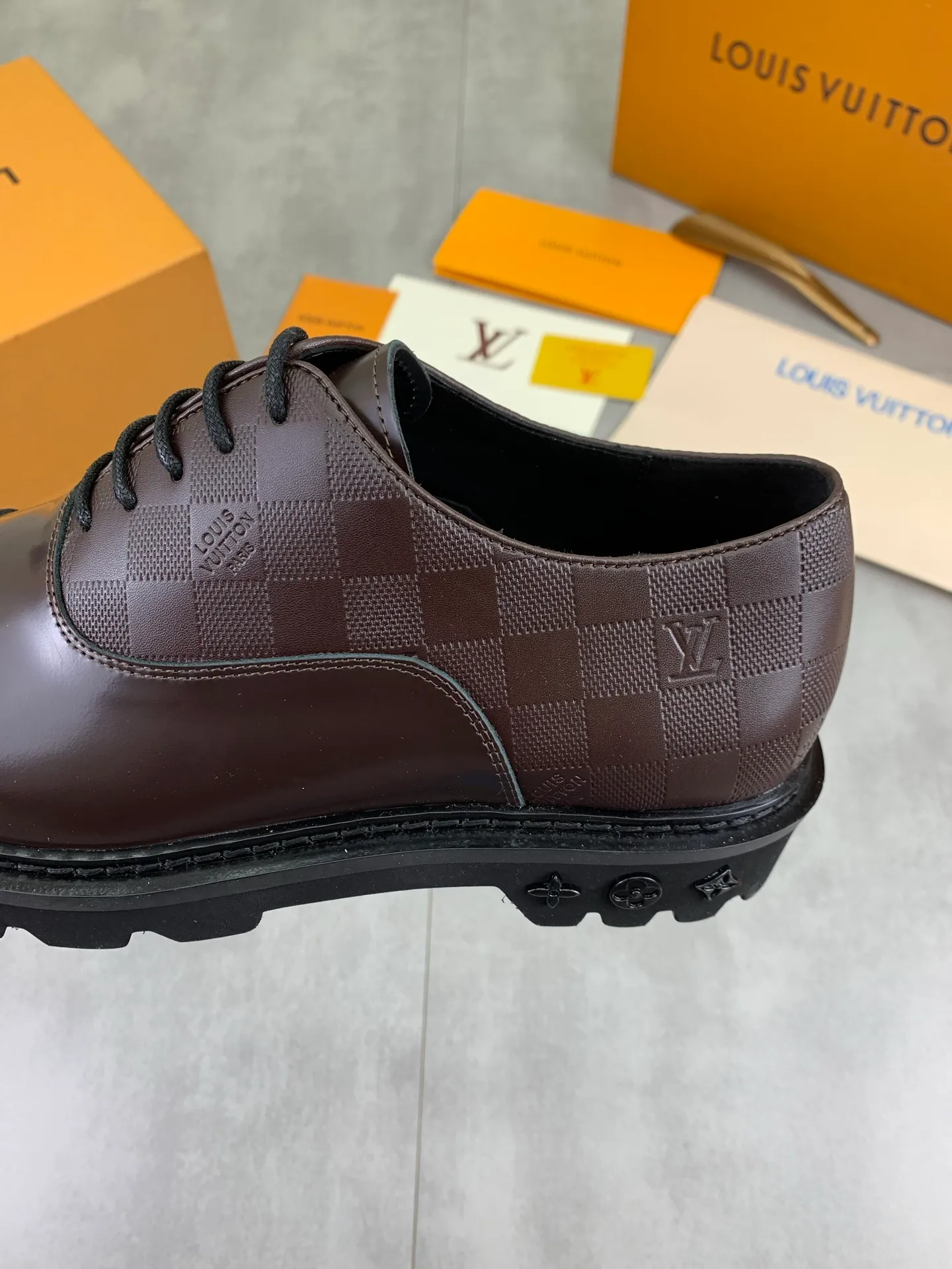 Factory price P820 💎💎💎Top version LOUIS VUITTON [Louis Vuitton] - LV men's business casual leather shoes, luxurious and noble 👞All imported original cowhide, just to create a more comfortable wearing experience, upper: original high-end calfskin➕Imported soft cowhide lining, original lightweight foam outsole✔️Color: 3️⃣colors available Size: 39-44 (38.45 46 can be customized (non-returnable)